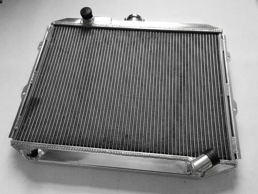 GPI Aluminum Radiator + Fan For Mitsubishi Pajero/Mentero L04-G